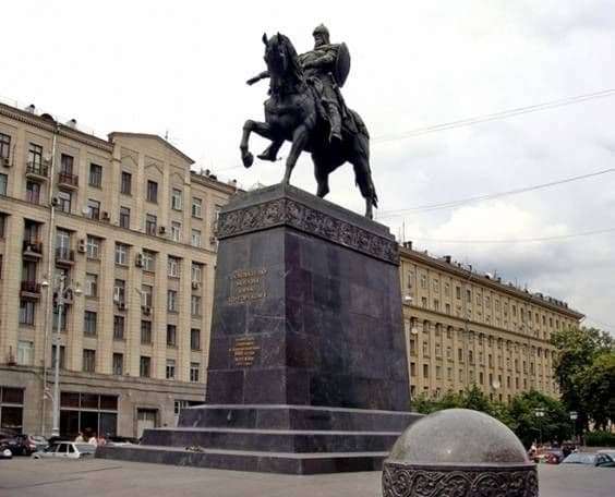 Description of the monument to Yuri Dolgoruky in Moscow