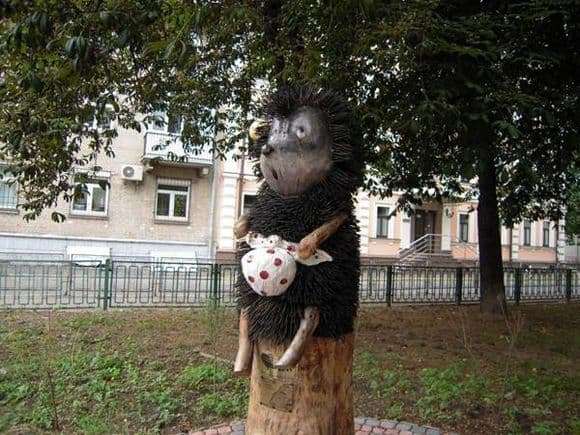 Description of the monument to the hedgehog in the fog in Kiev