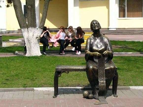 Description of the monument to the grandmother in Belgorod