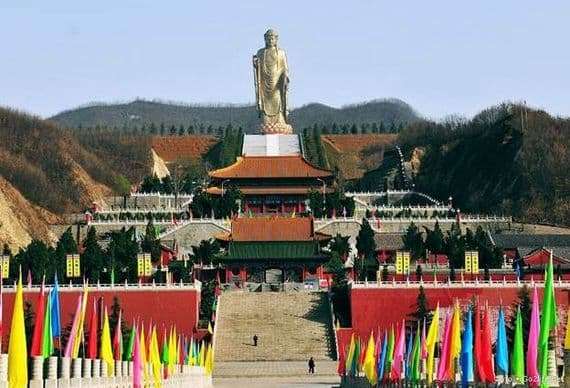 Description of the statue Buddha of the Spring Temple