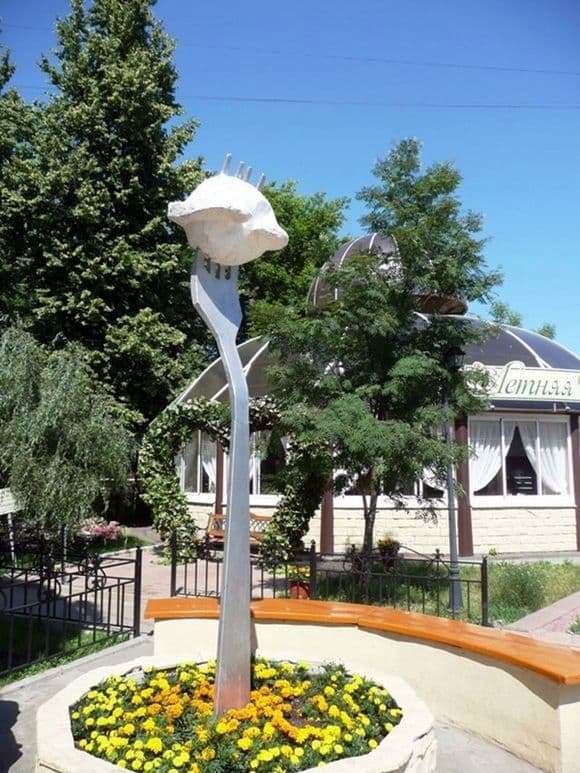 Description of the monument to dumplings in Izhevsk