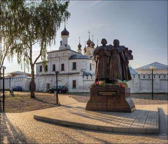 Description of the monument Peter and Fevronia of Murom in Murom